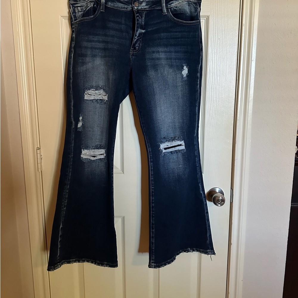 Distressed Kancan mid-rise jeans